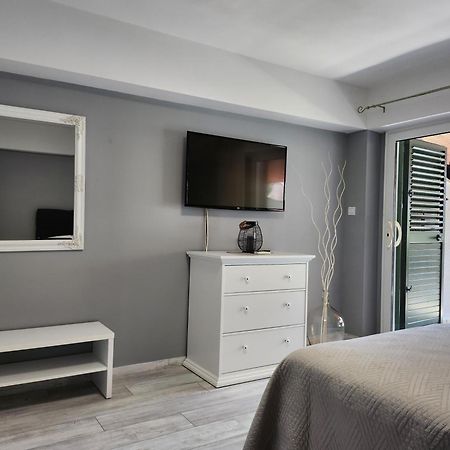 Apartmani Dijana ポドゥゴラ エクステリア 写真