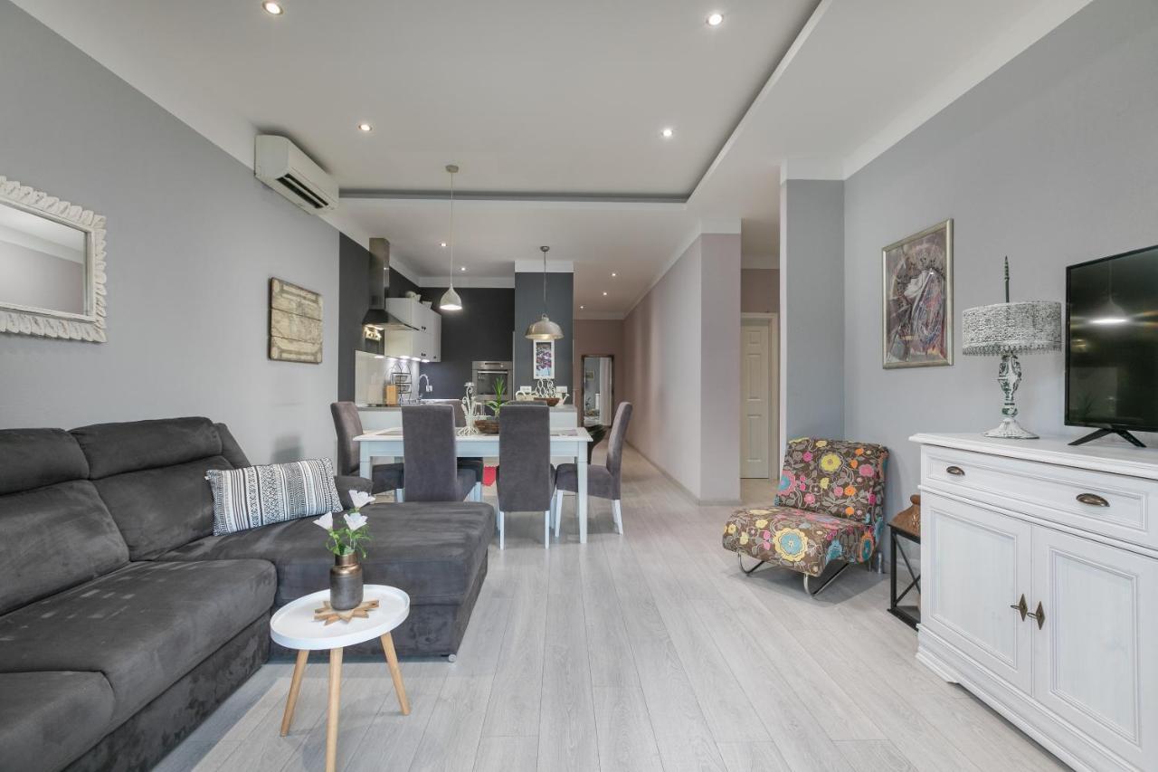 Apartmani Dijana ポドゥゴラ エクステリア 写真