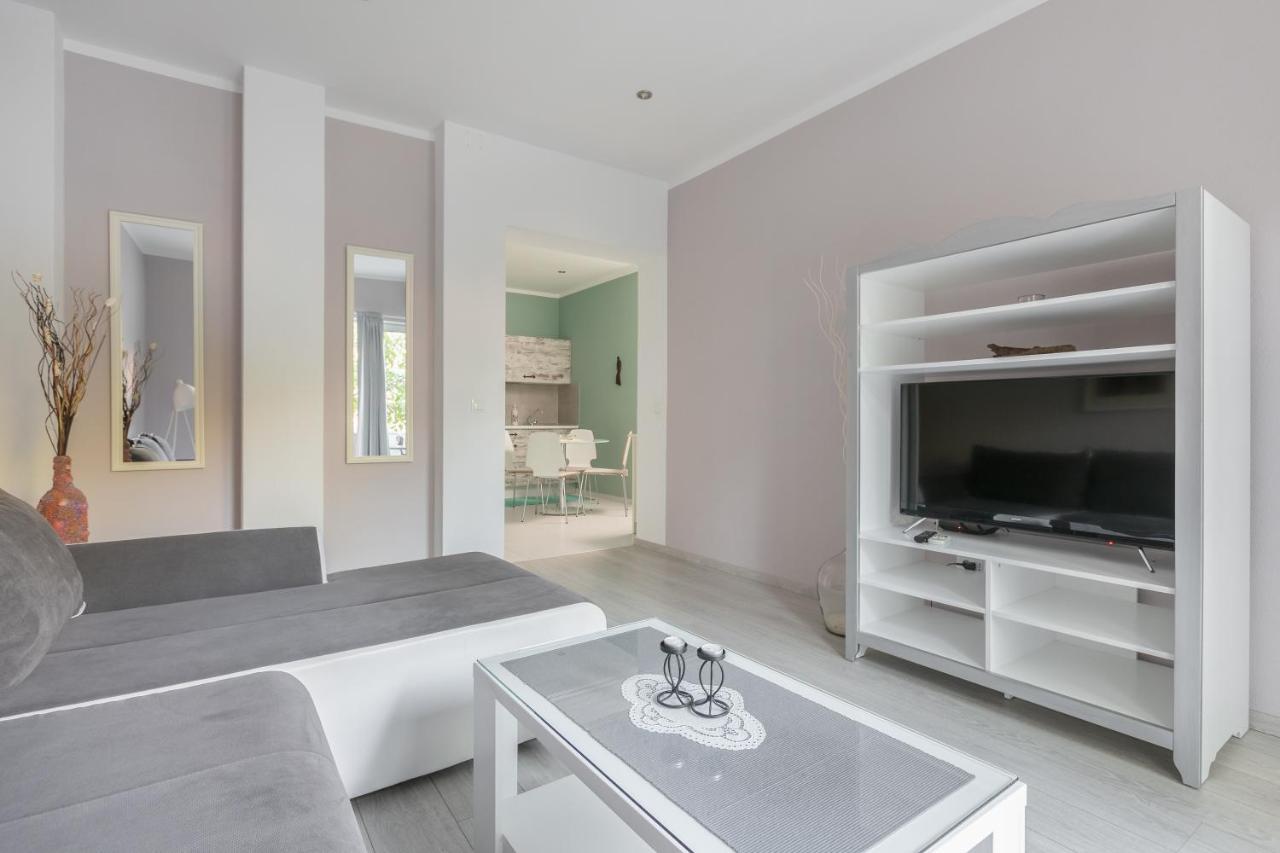 Apartmani Dijana ポドゥゴラ エクステリア 写真