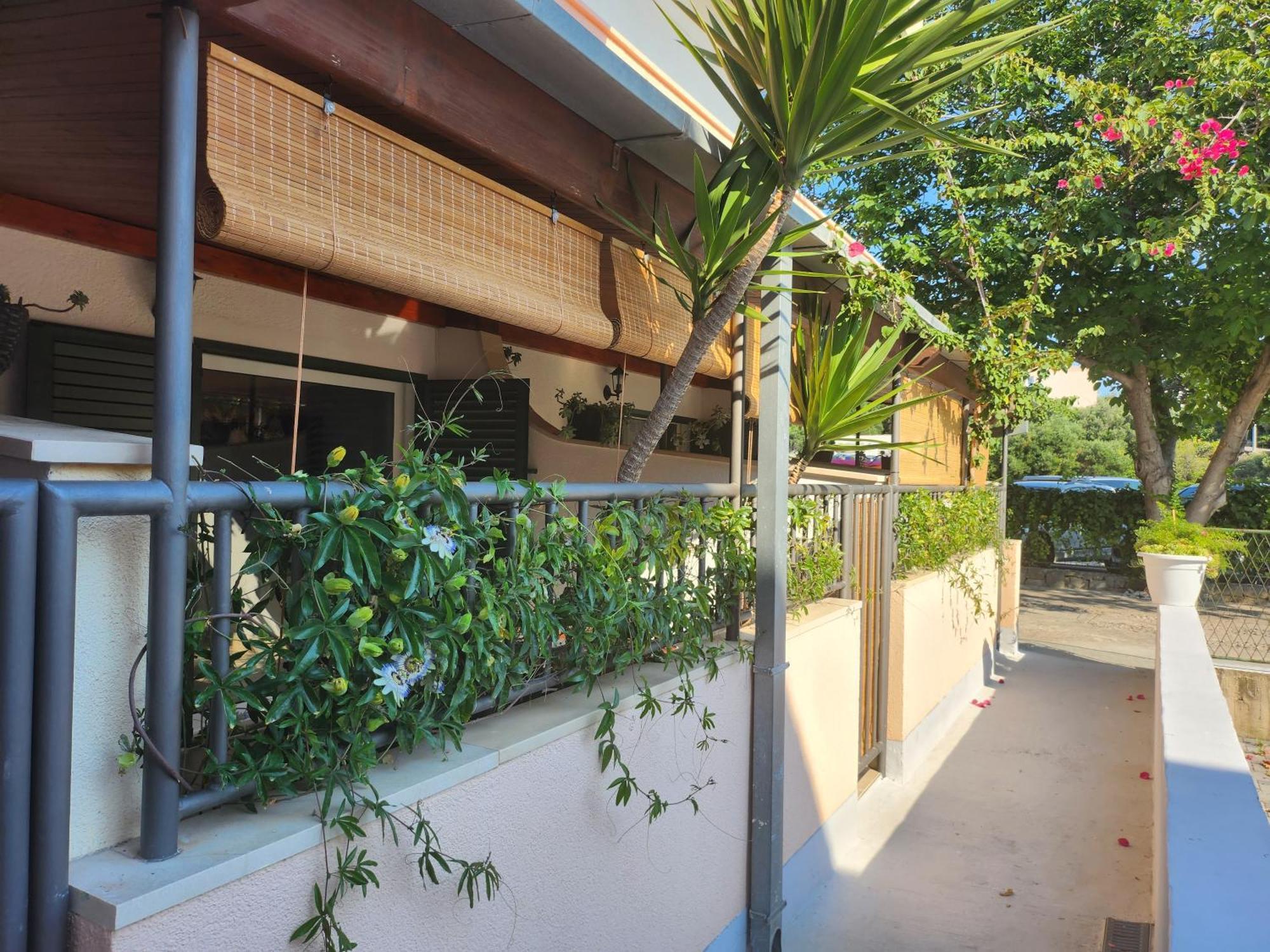 Apartmani Dijana ポドゥゴラ エクステリア 写真