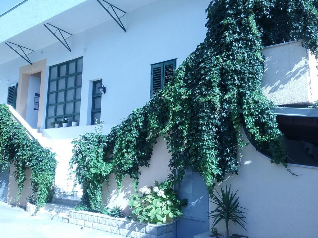 Apartmani Dijana ポドゥゴラ エクステリア 写真