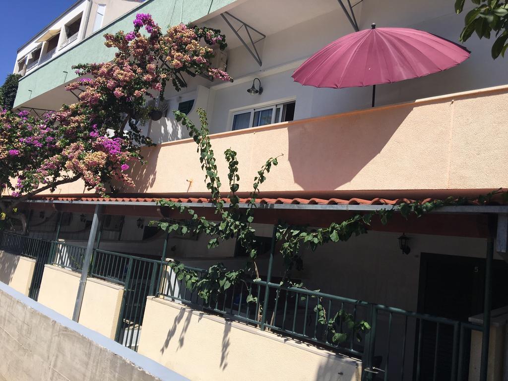 Apartmani Dijana ポドゥゴラ エクステリア 写真